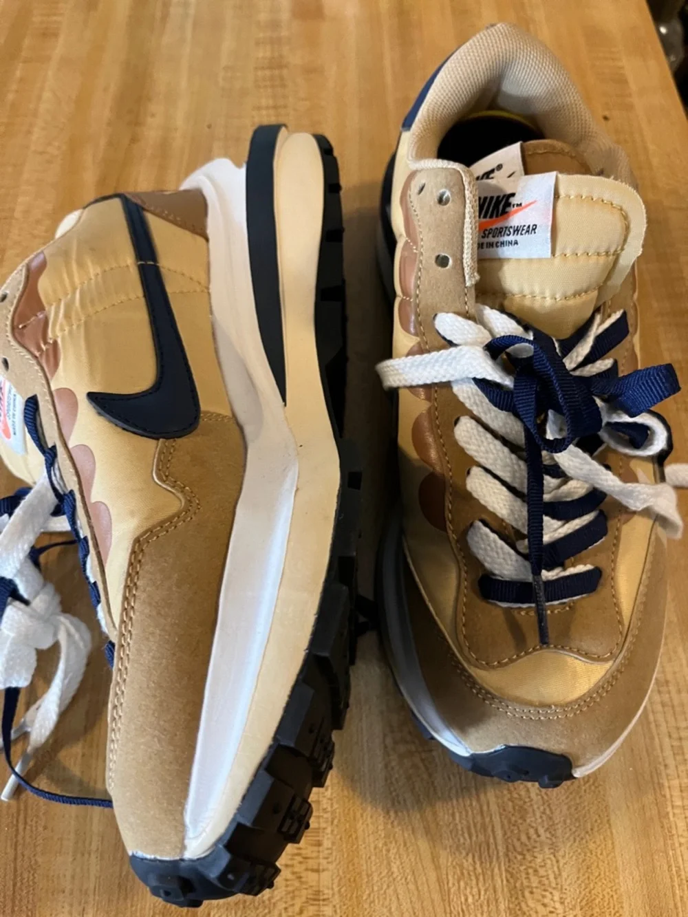 Nike Women's Tan and Navy Sporty Low-Top Sneakers Size 7 - Picture 5 of 5